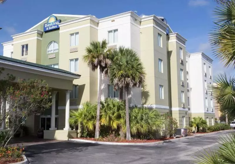 ホテル Days Inn & Suites By Wyndham Fort Pierce I95