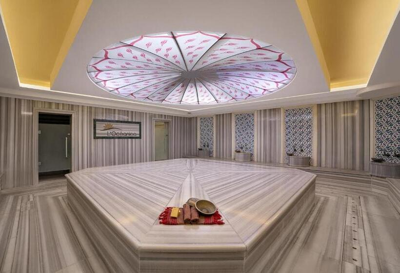 هتل L'Oceanica Beach Resort