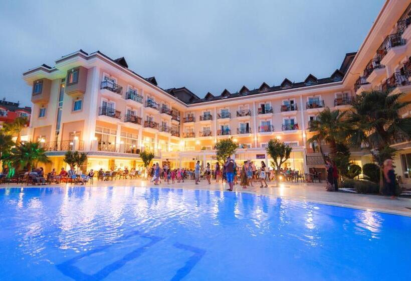 هتل L'Oceanica Beach Resort