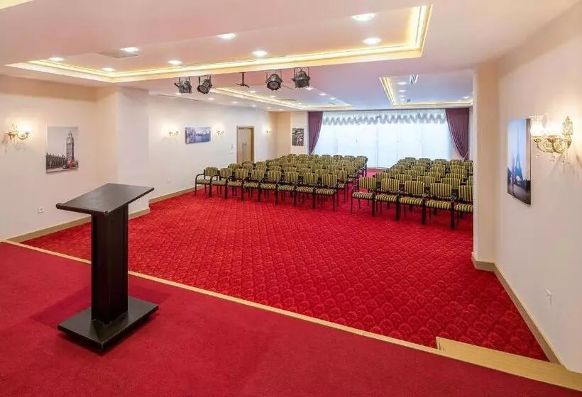 Отель L'Oceanica Beach Resort