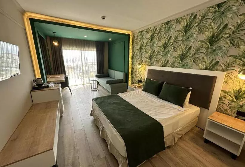 Отель L'Oceanica Beach Resort