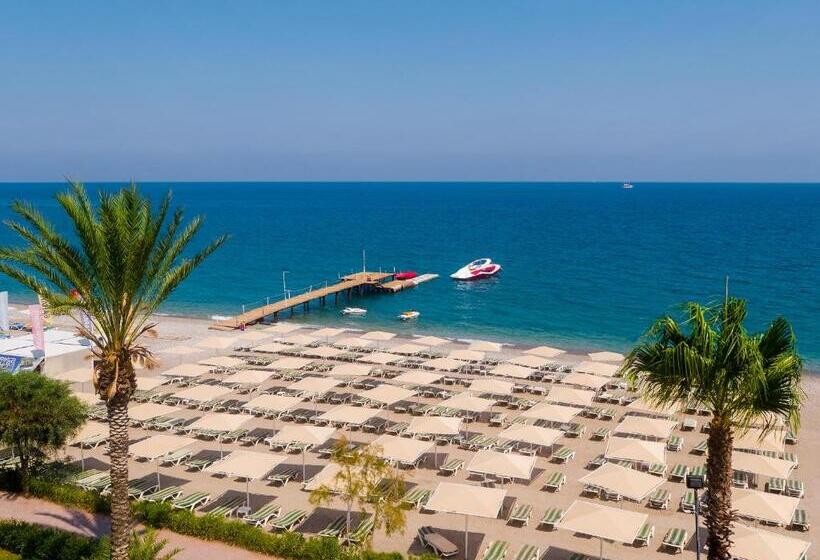 هتل L'Oceanica Beach Resort