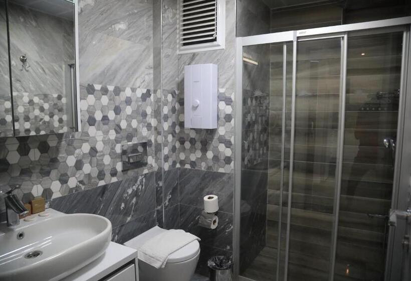 هتل L'Oceanica Beach Resort