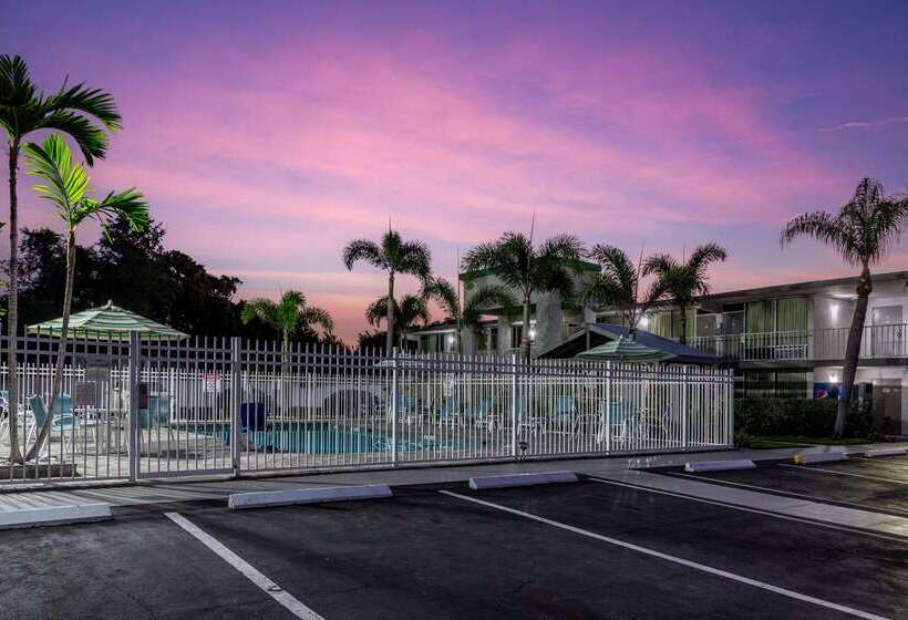 Отель Quality Inn Bradenton Sarasota North