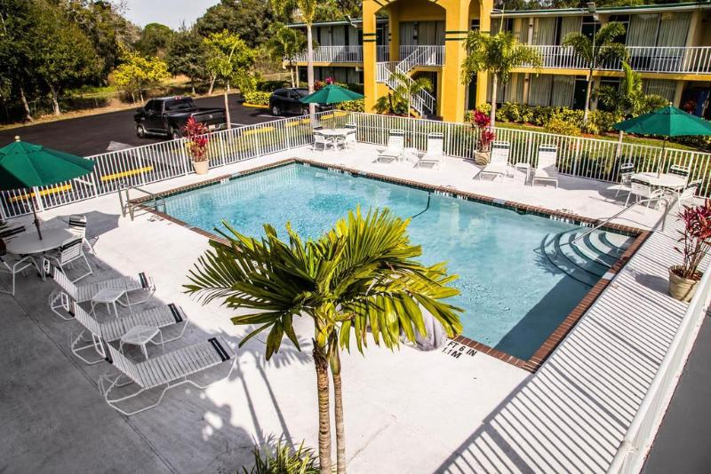 Отель Quality Inn Bradenton Sarasota North