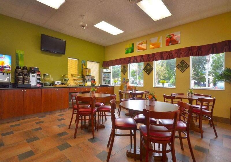 Отель Quality Inn Bradenton Sarasota North