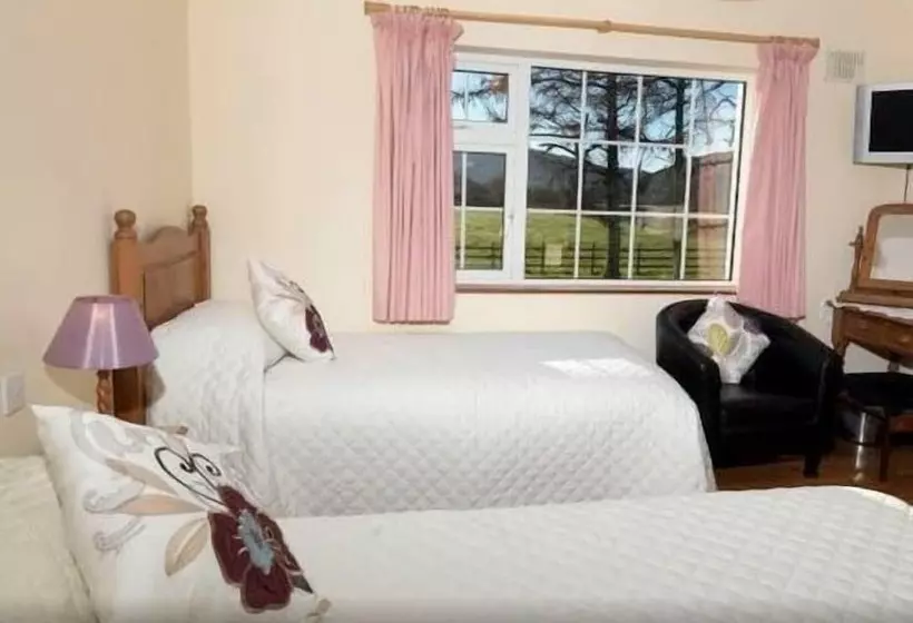 בית מלון כפרי Salmon Leap Farm B&b