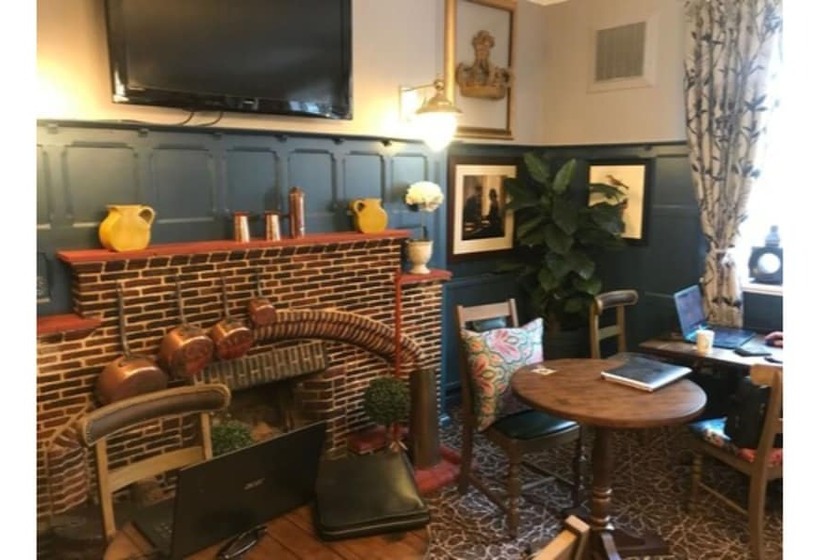 בית מלון כפרי The Crown