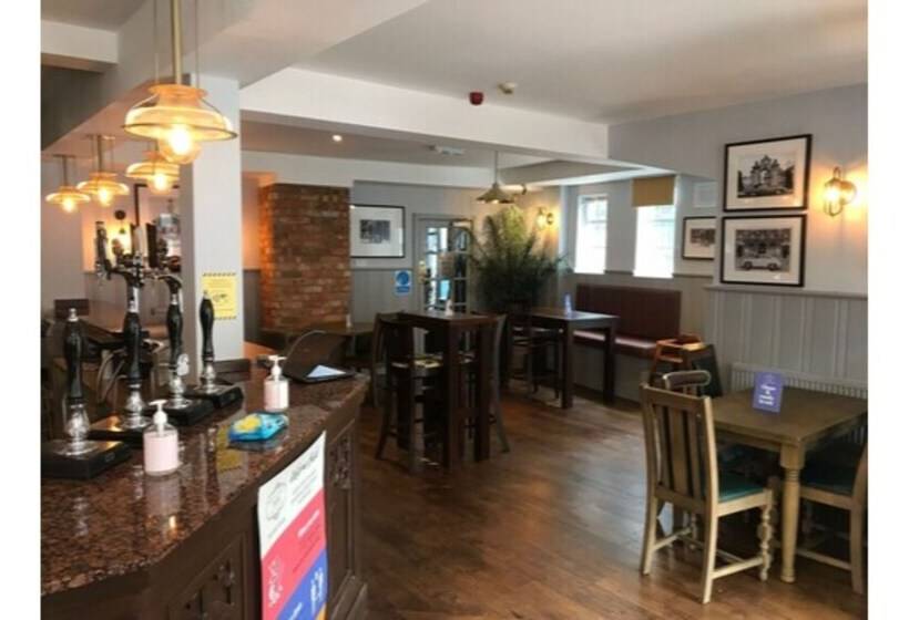 בית מלון כפרי The Crown