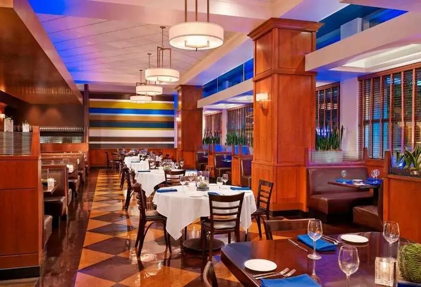 Отель The Westin Memphis Beale Street