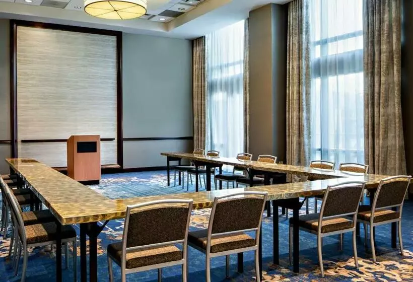 Отель The Westin Memphis Beale Street