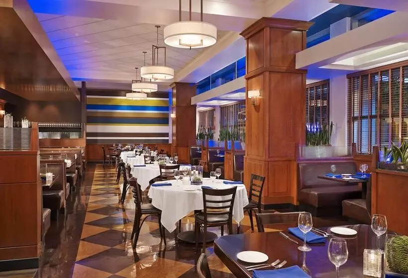 Отель The Westin Memphis Beale Street