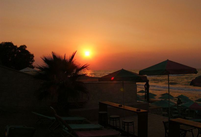 Seafront Beach  Apartments