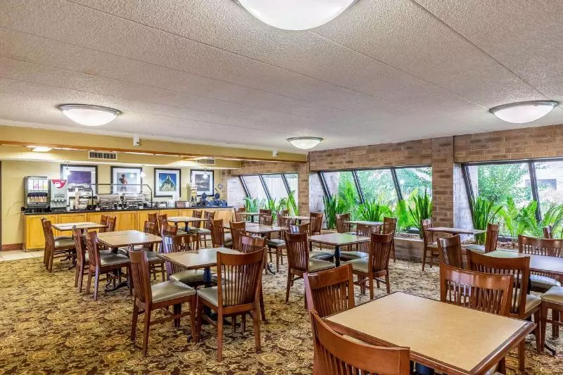 Tulsa Square Hotel Central, I-44 By OYO