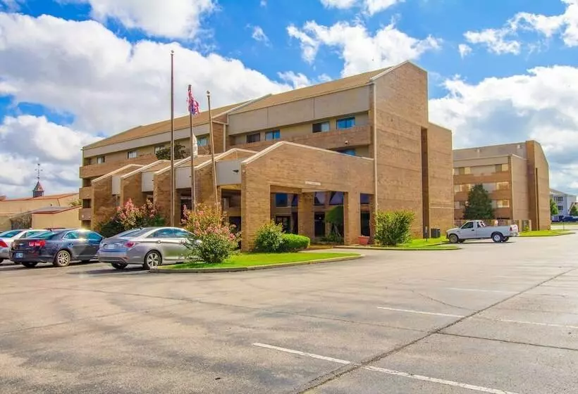 Tulsa Square Hotel Central, I-44 By OYO