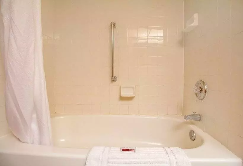 Tulsa Square Hotel Central, I-44 By OYO