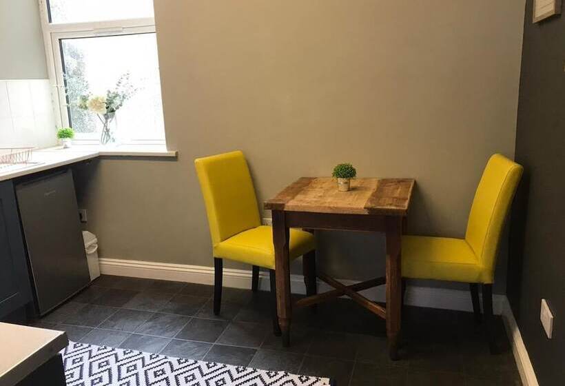 호텔 The Leven Guesthouse