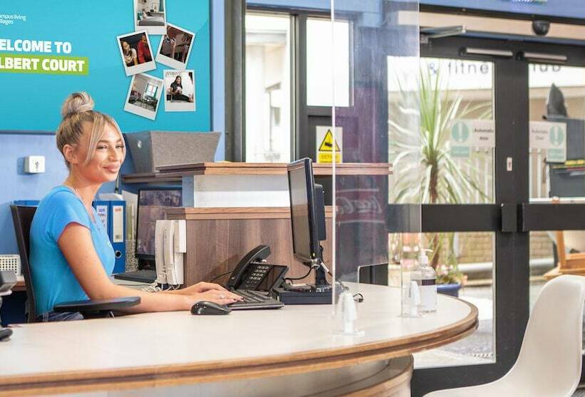 فندق Albert Court