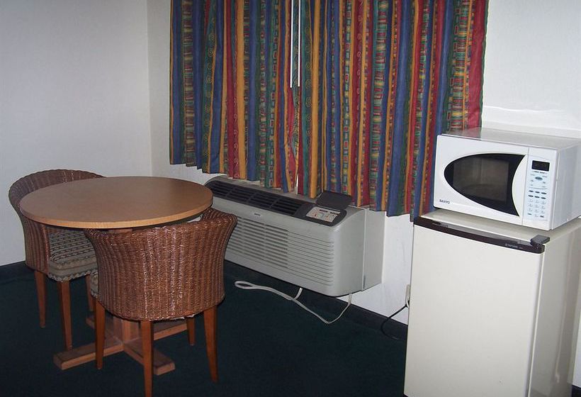 Отель American Inn & Suites