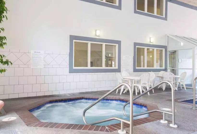 هتل Baymont By Wyndham Des Moines Airport