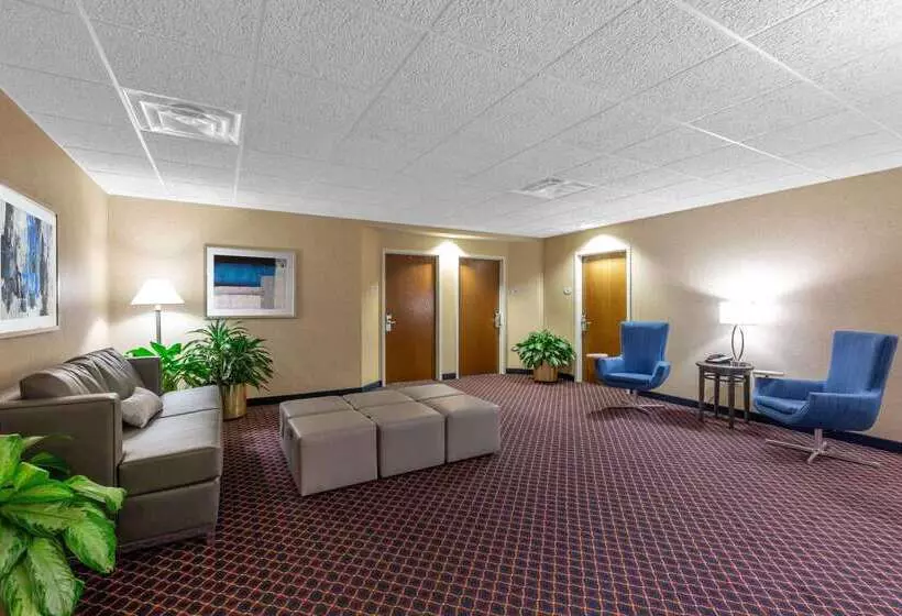 هتل Baymont By Wyndham Des Moines Airport