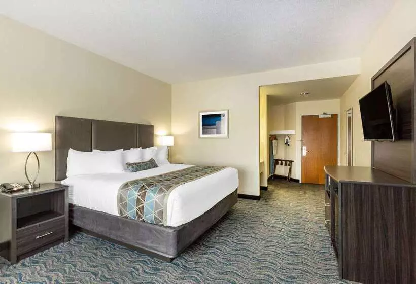هتل Baymont By Wyndham Des Moines Airport