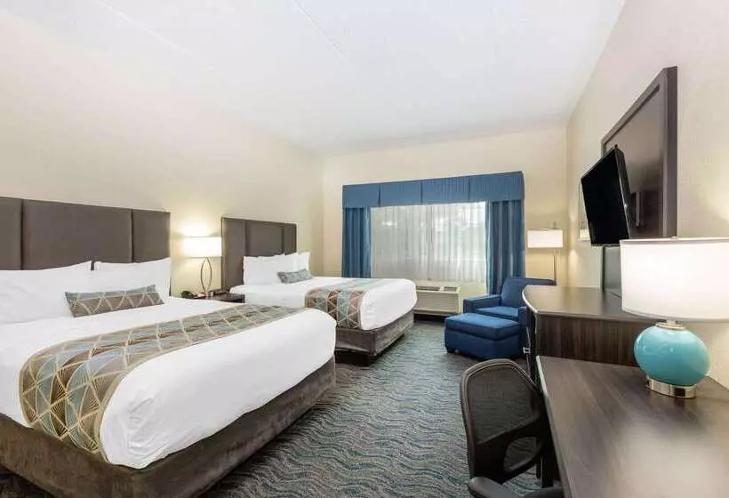 هتل Baymont By Wyndham Des Moines Airport