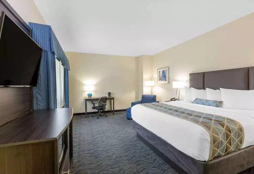 هتل Baymont By Wyndham Des Moines Airport