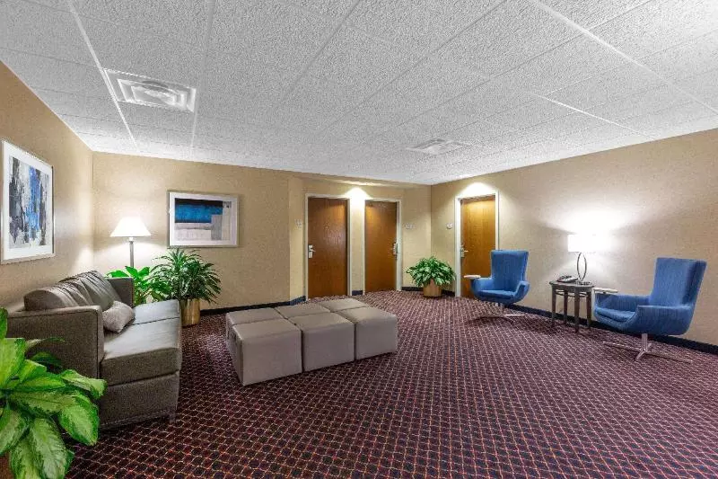 هتل Baymont By Wyndham Des Moines Airport