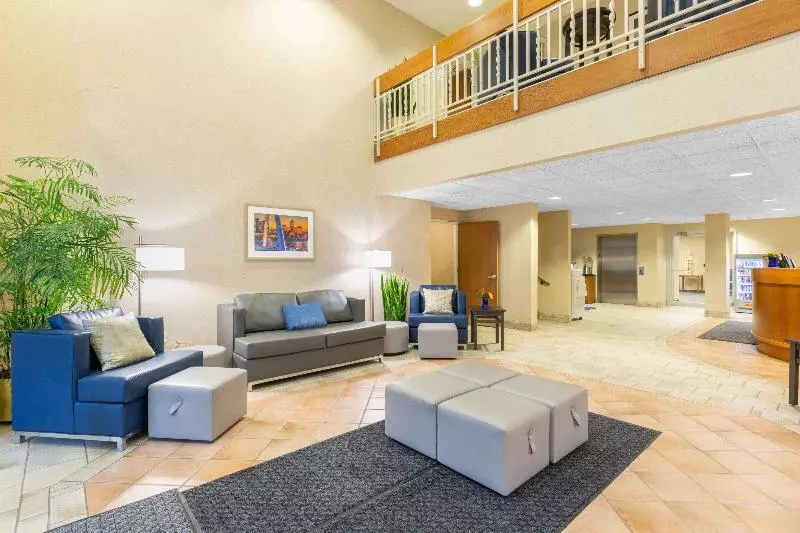 هتل Baymont By Wyndham Des Moines Airport