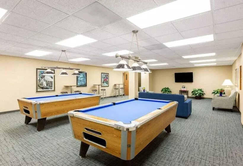 هتل Baymont By Wyndham Des Moines Airport