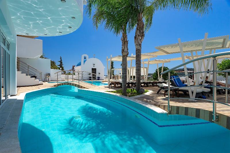 هتل Castello Di Cavallieri Suites