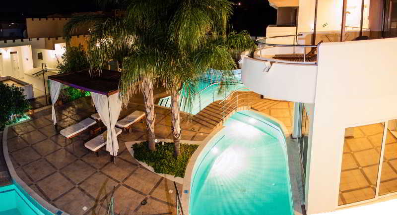 هتل Castello Di Cavallieri Suites