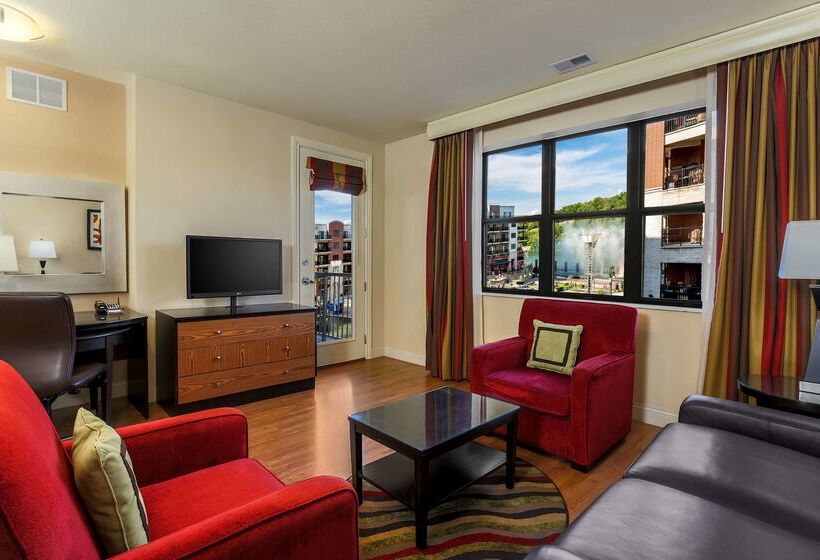 فندق Hilton Promenade At Branson Landing