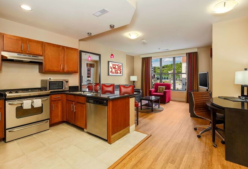 فندق Hilton Promenade At Branson Landing