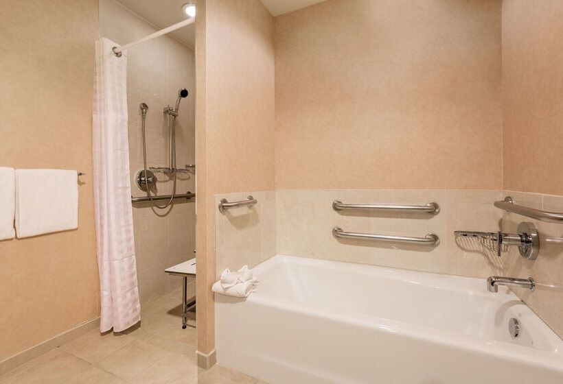 فندق Hilton Promenade At Branson Landing