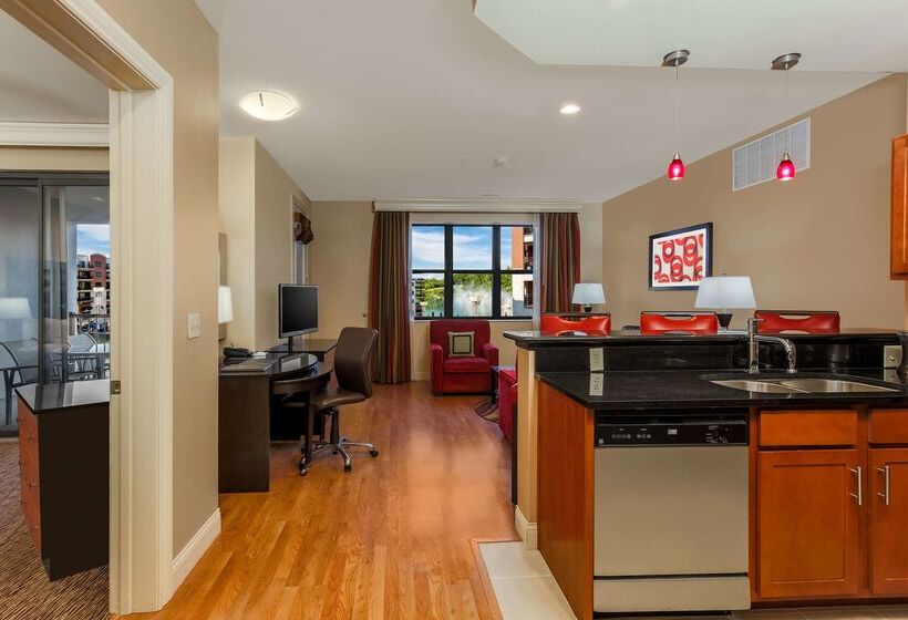 فندق Hilton Promenade At Branson Landing