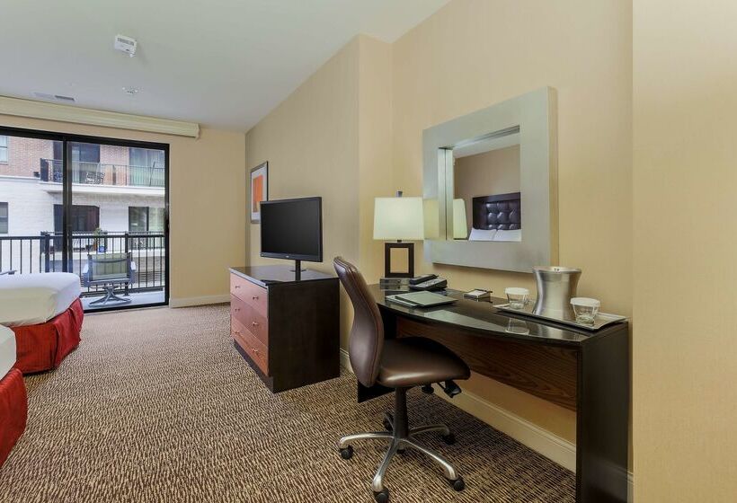 فندق Hilton Promenade At Branson Landing