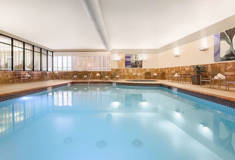 فندق Hilton Promenade At Branson Landing