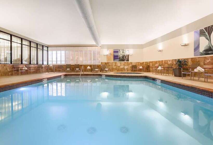 فندق Hilton Promenade At Branson Landing