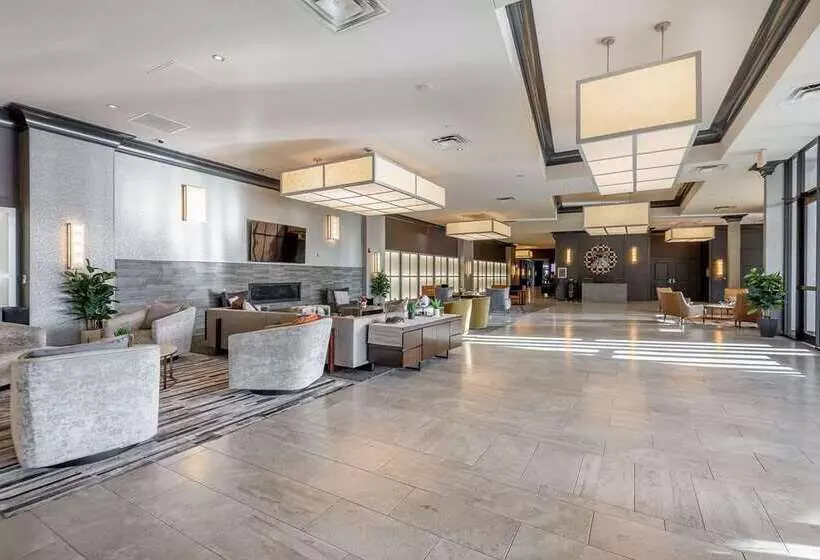 هتل Hilton Promenade At Branson Landing