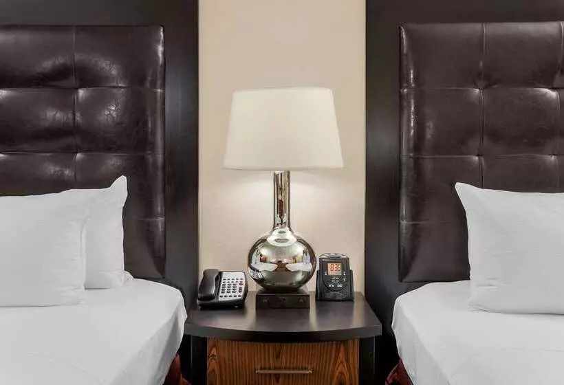 هتل Hilton Promenade At Branson Landing