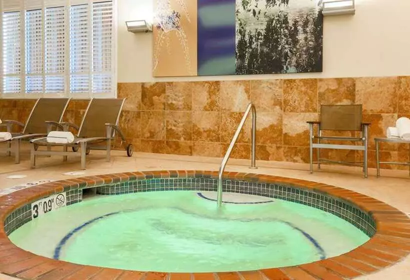 هتل Hilton Promenade At Branson Landing