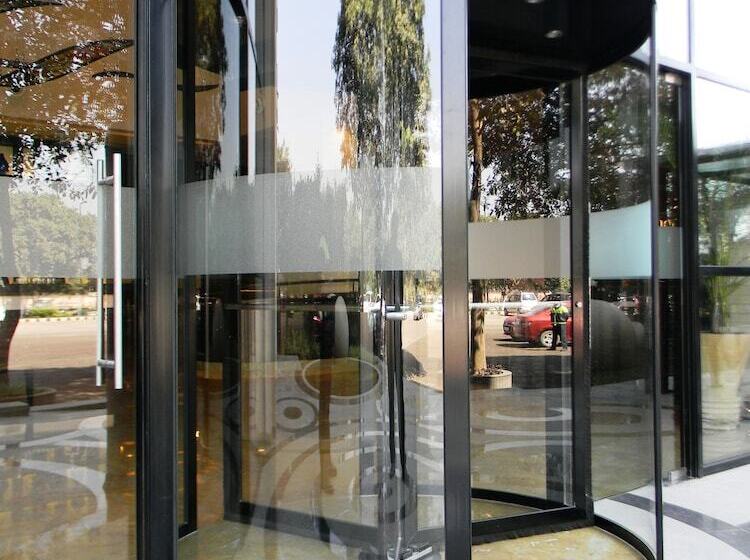 Hotel Lemon Tree Premier City Center