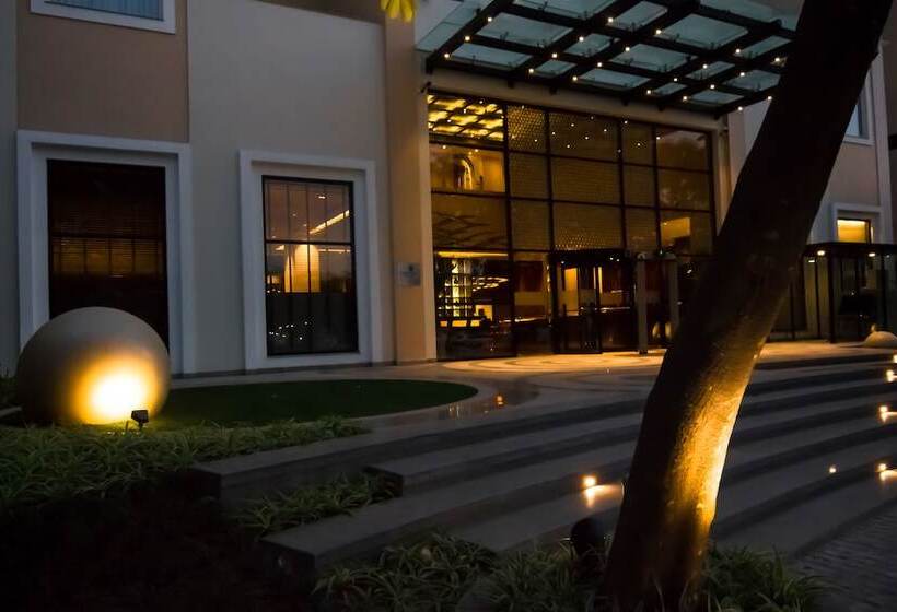 Hotel Lemon Tree Premier City Center