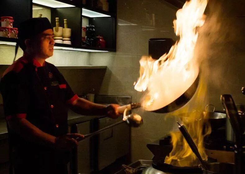 Hotel Lemon Tree Premier City Center