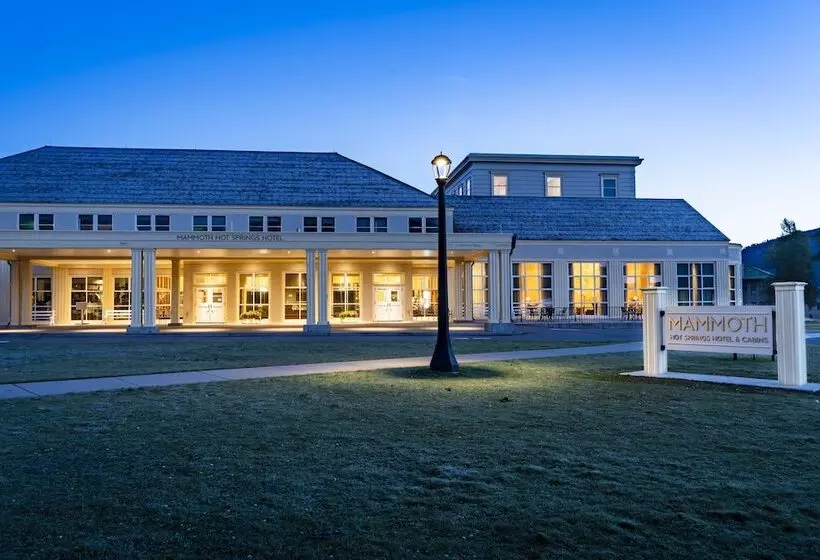 ホテル Mammoth Hot Springs & Cabins Inside The Park