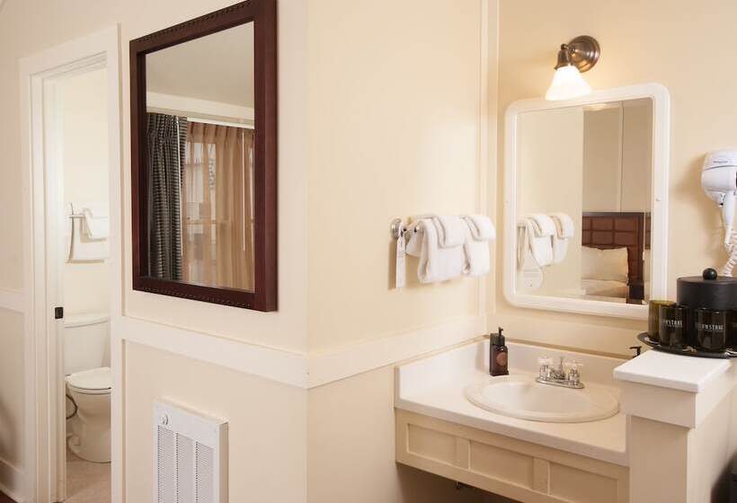 בית מלון כפרי Mammoth Hot Springs & Cabins   Inside The Park