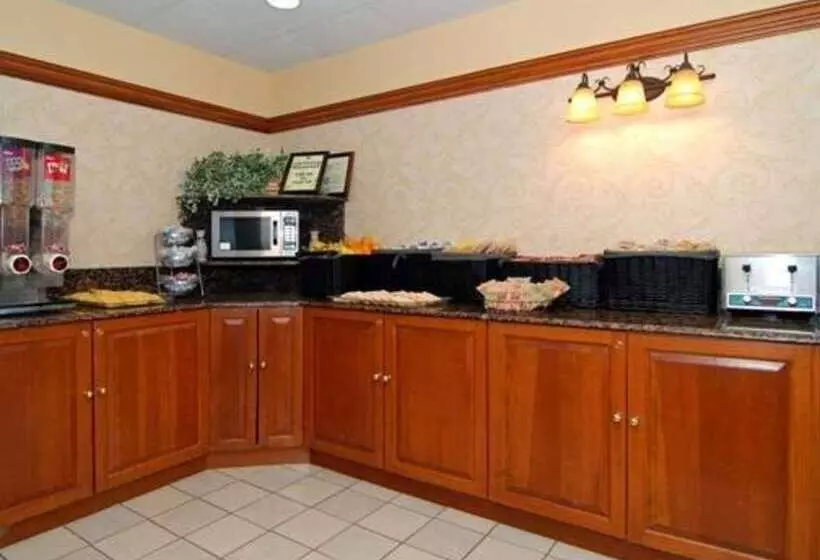 호텔 Quality Inn & Suites