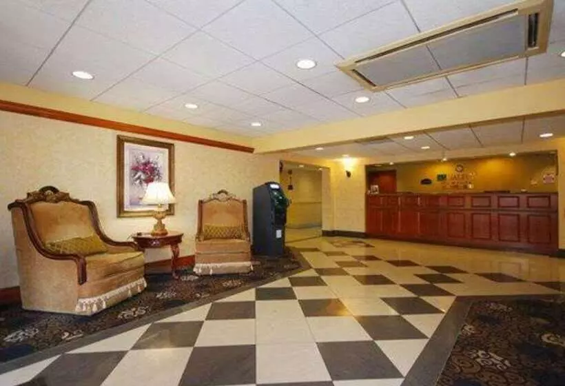호텔 Quality Inn & Suites
